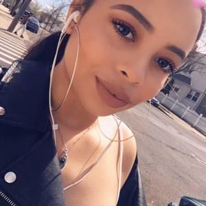 Meet your Posher, Ambar